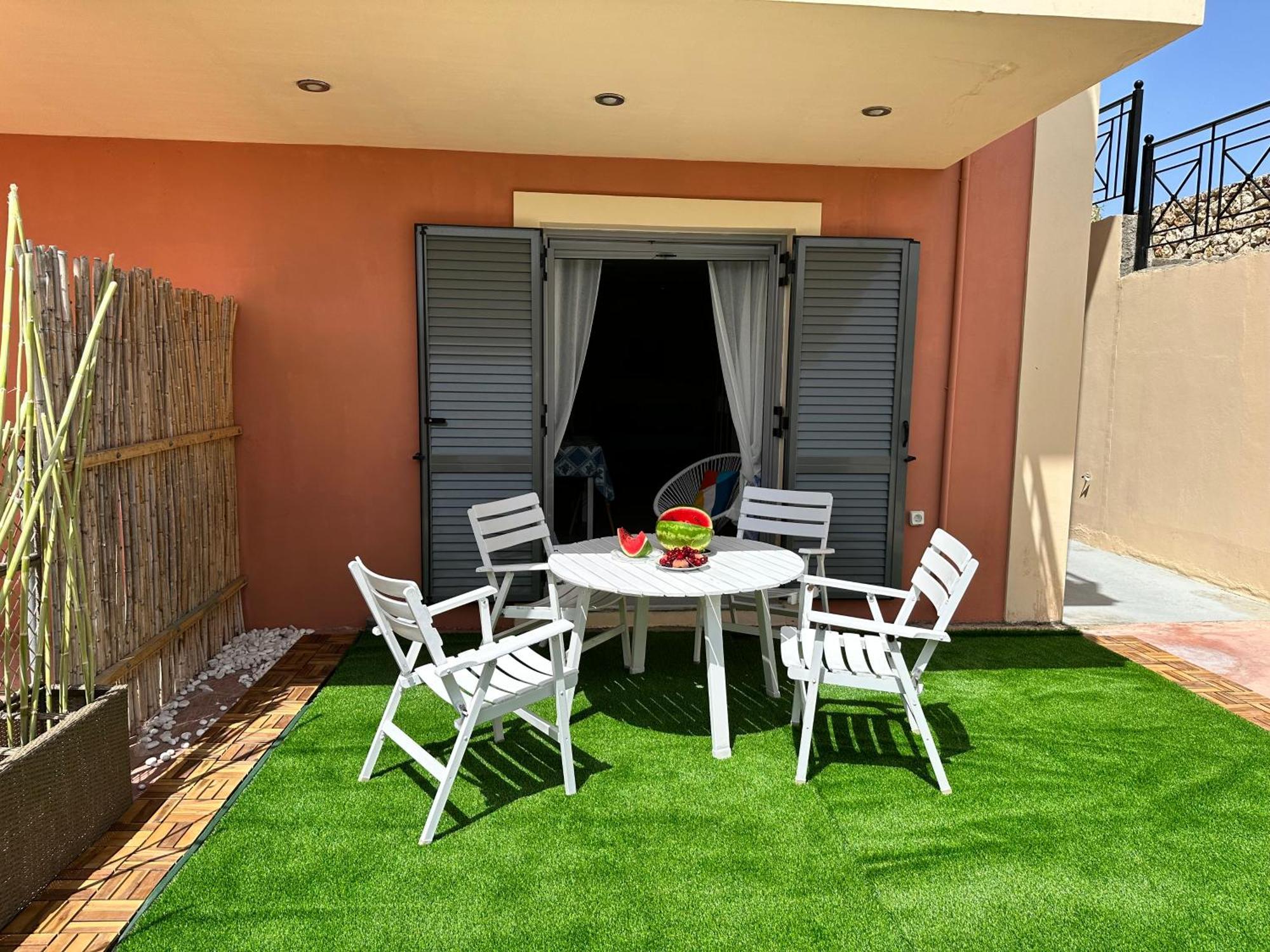 Lotus Studio Apartment North Ликсури Екстериор снимка