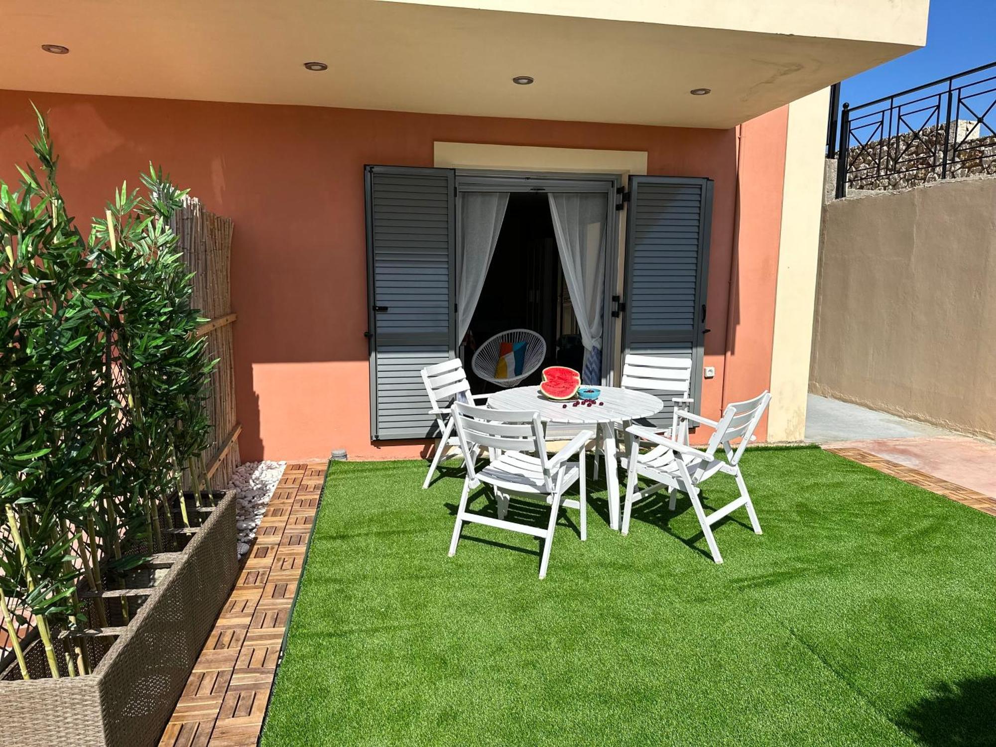 Lotus Studio Apartment North Ликсури Екстериор снимка
